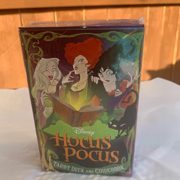 Hocus Pocus: The Official Tarot Deck and Guidebook: (Tarot Cards for Beg… - Picture 2 of 3